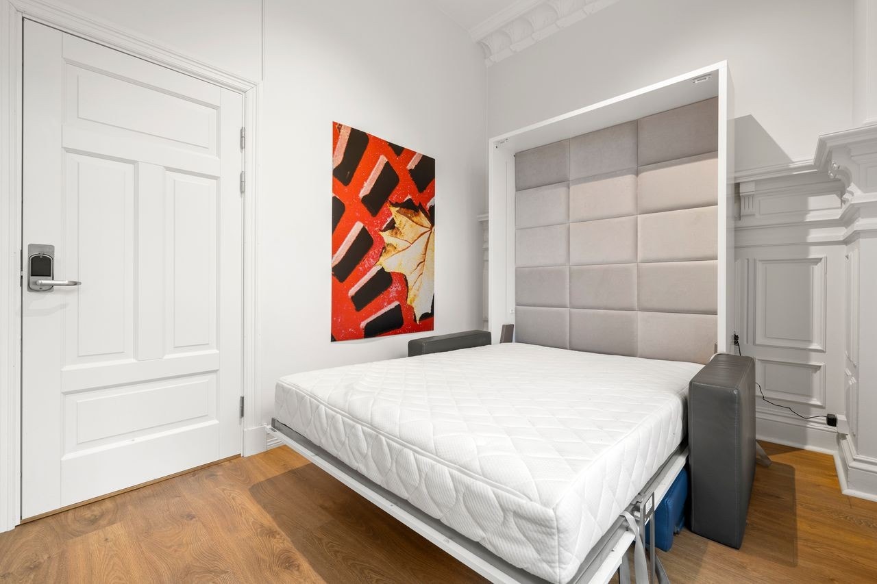 Rom nr. 5 med balkong.
Sofa skapseng Compact living
Sofa på dagtid, seng på natten Galleribilde