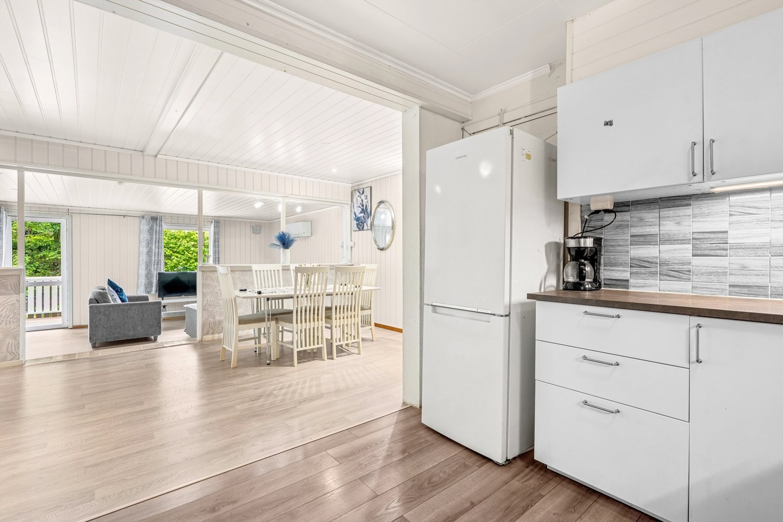 Stuen har utgang til stor terrasse. Galleribilde