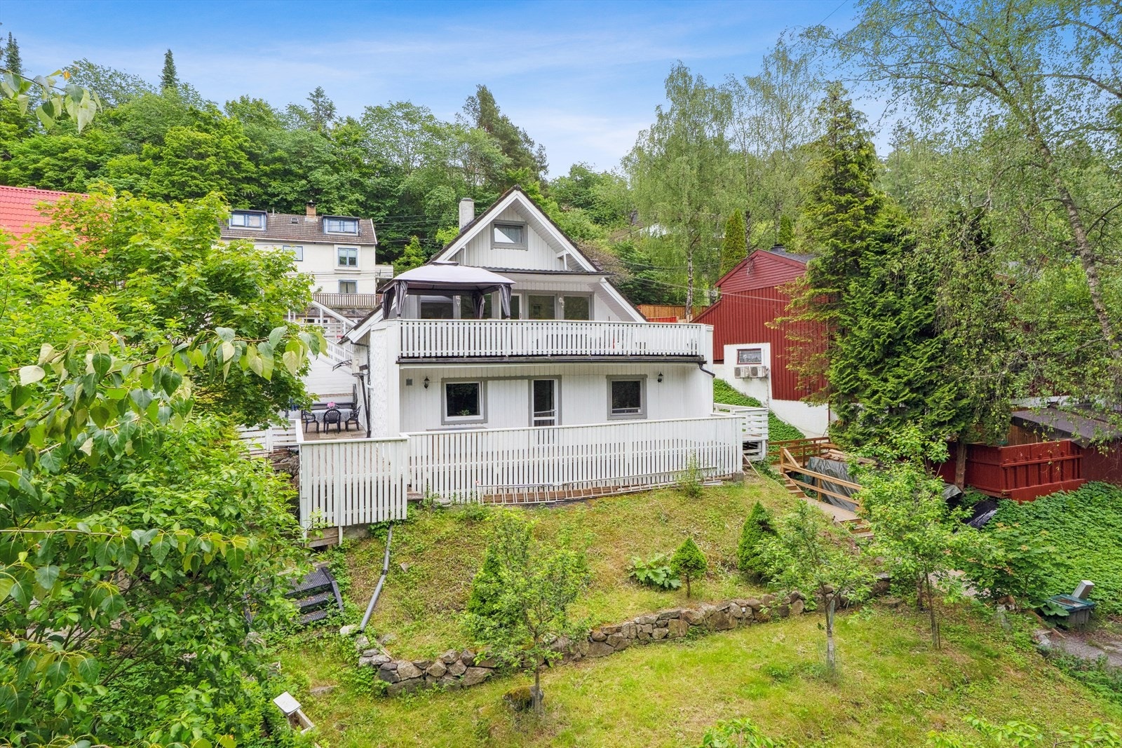 Lokalmegler Kapil Sarna v/ DNB Eiendom har gleden av å presentere Nedre Prinsdals vei 101B. Galleribilde