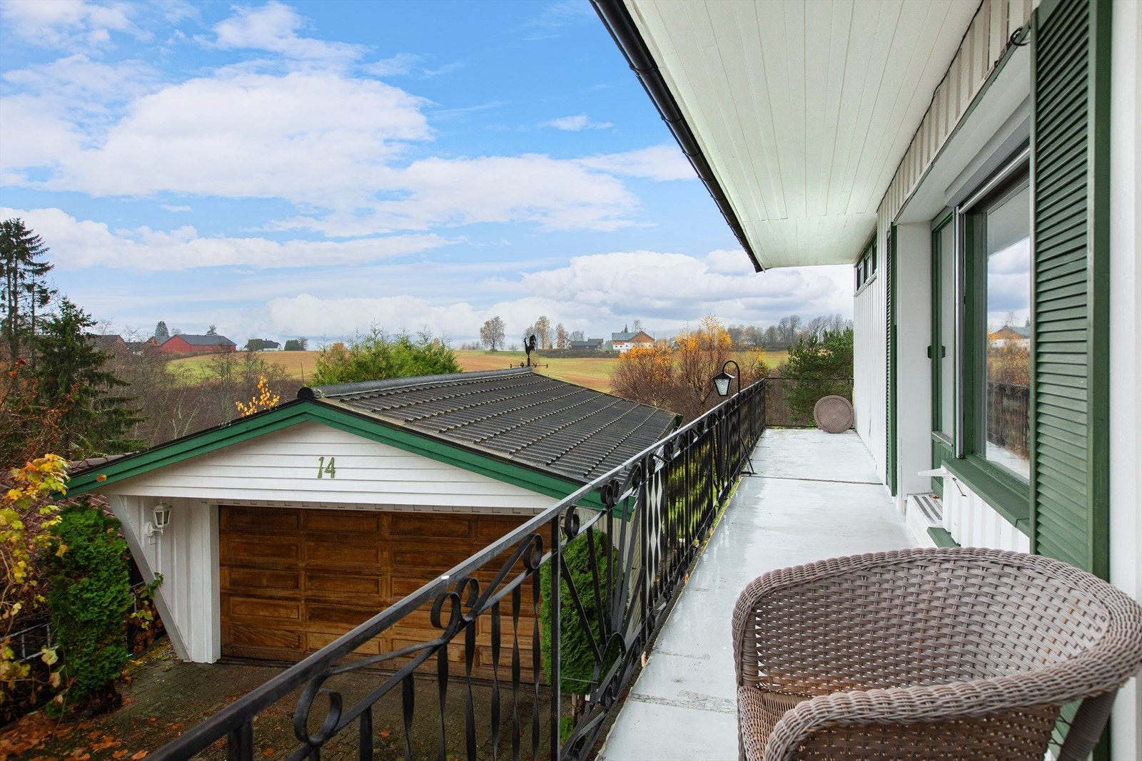 Fra stuen er det utgang til balkong. Galleribilde