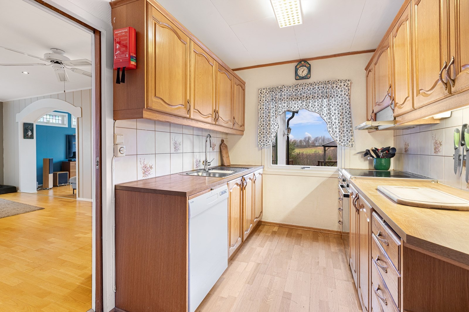 Det er avsatt plass til frittstående hvitevarer. Galleribilde