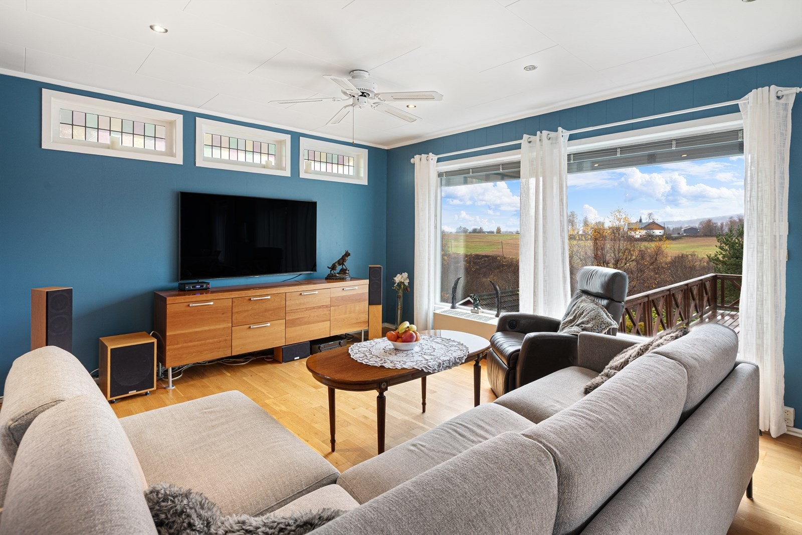 Fra stuen har man landlig utsyn. Galleribilde