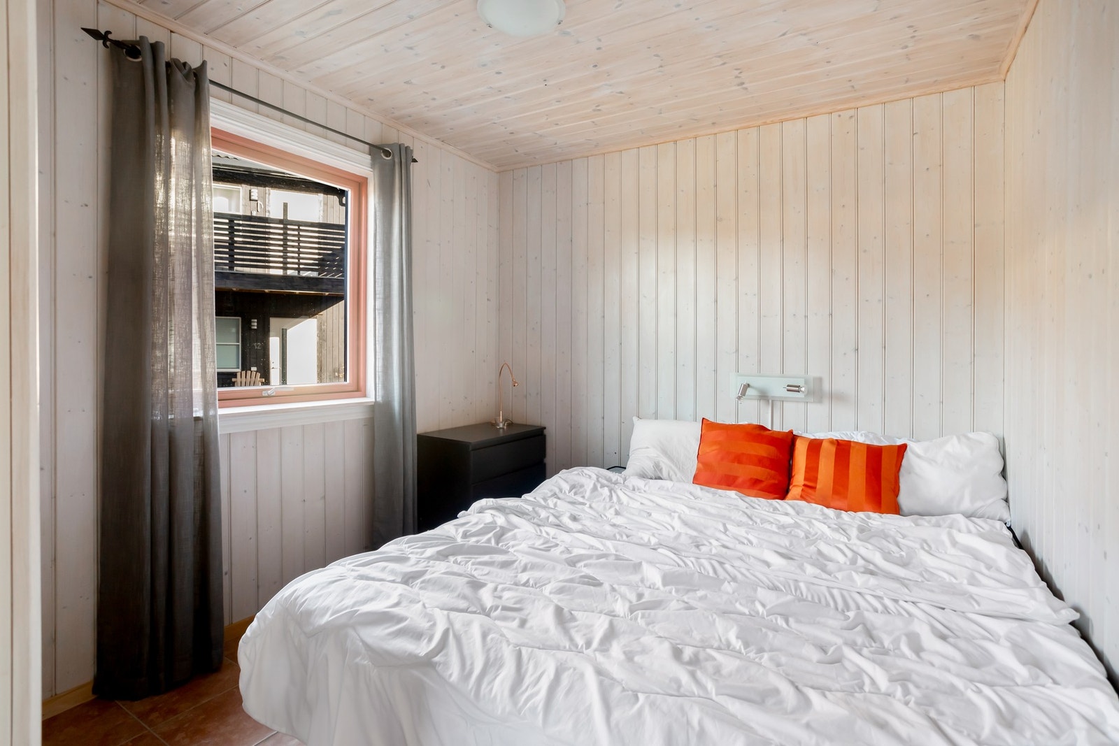 Hovedsoverommet har god plass til dobbeltseng Galleribilde