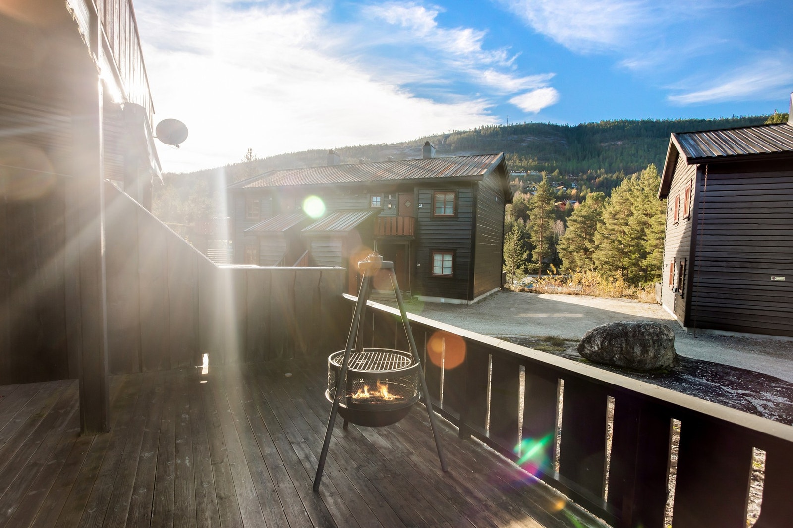 Romslig terrasse med gode solforhold. Galleribilde