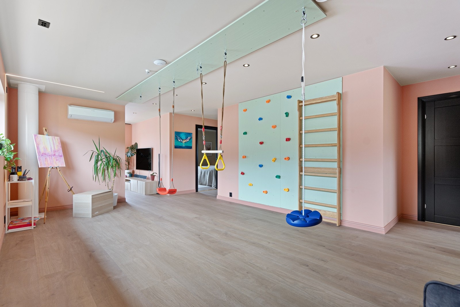 Stort, flott rom som i dag er i bruk som leke- og treningsrom Galleribilde