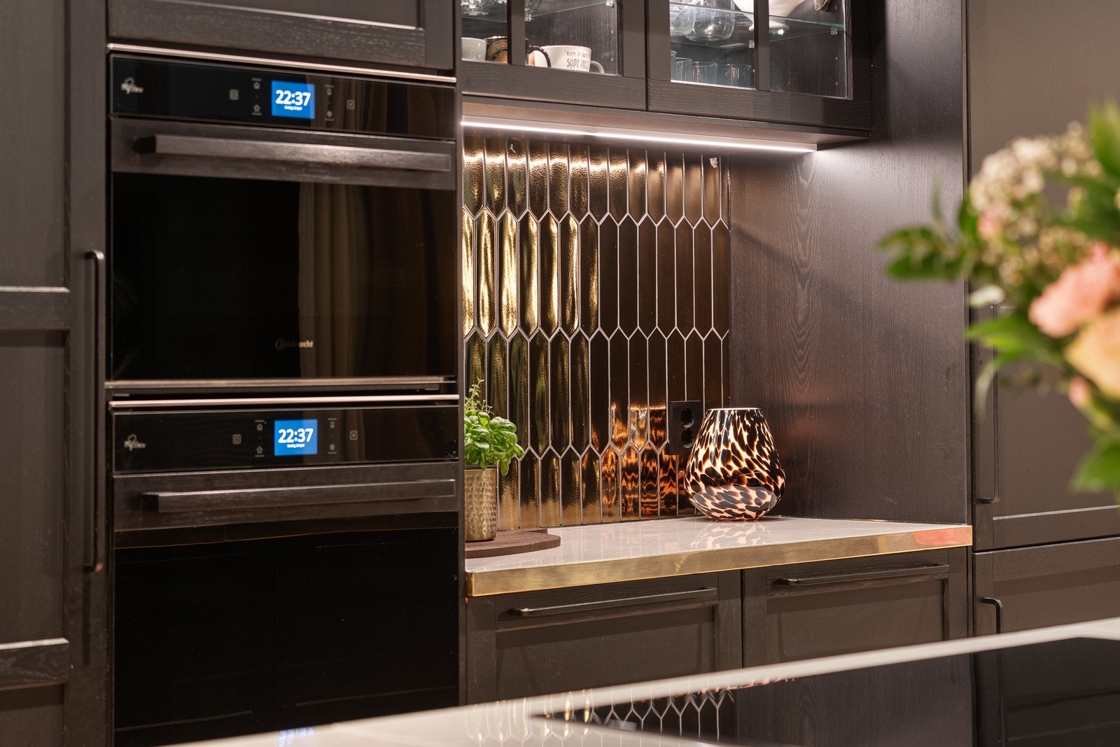 Integrerte hvitevarer som dobbel stekeovn Galleribilde