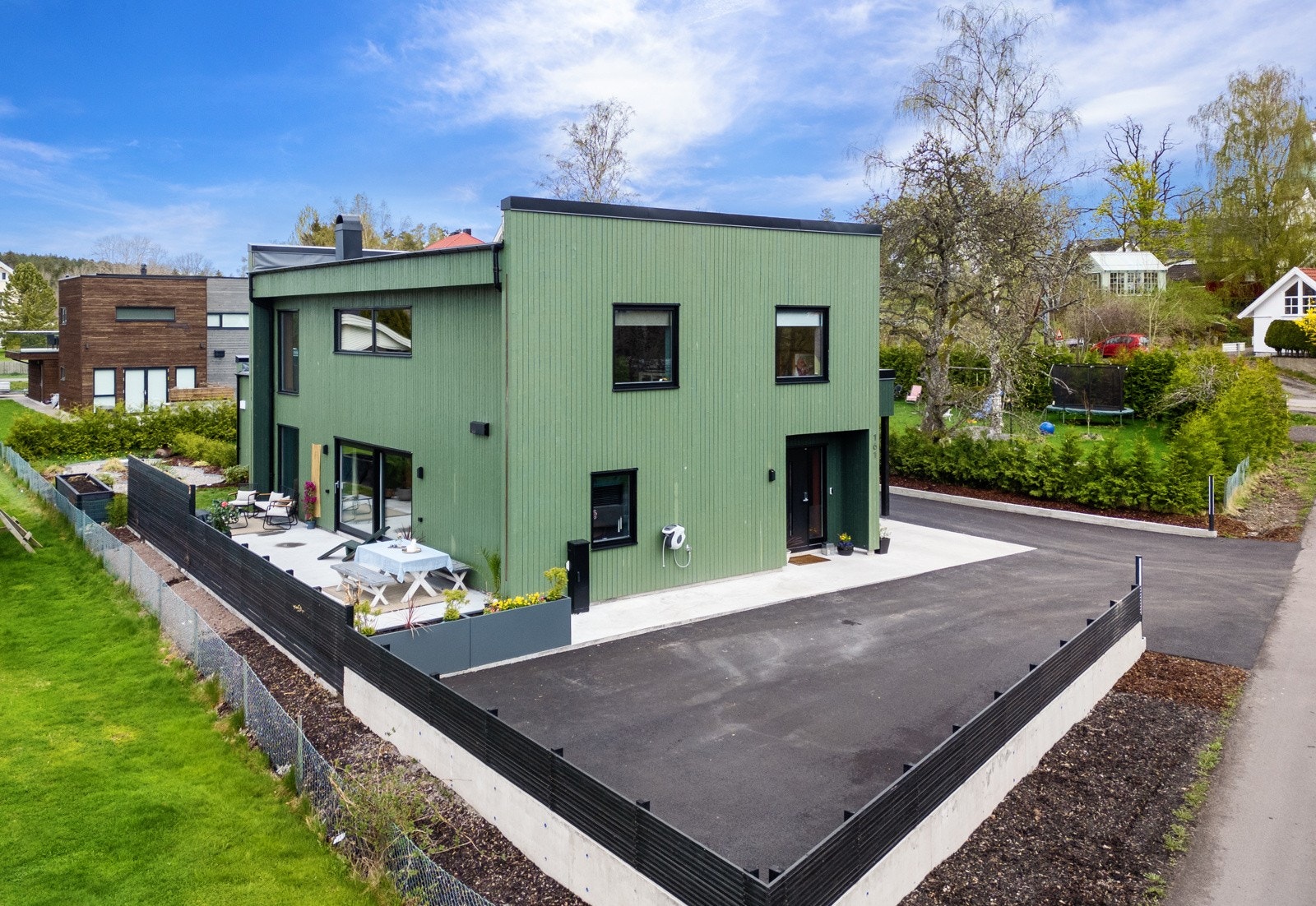 Fine parkeringsmuligheter på egen tomt Galleribilde