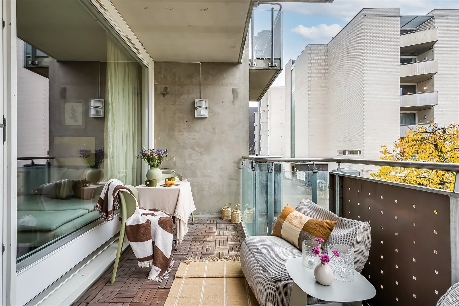 Fantastisk balkong på hele 8m² som fungerer som en forlengelse av stuen på sommerhalvåret. Galleribilde