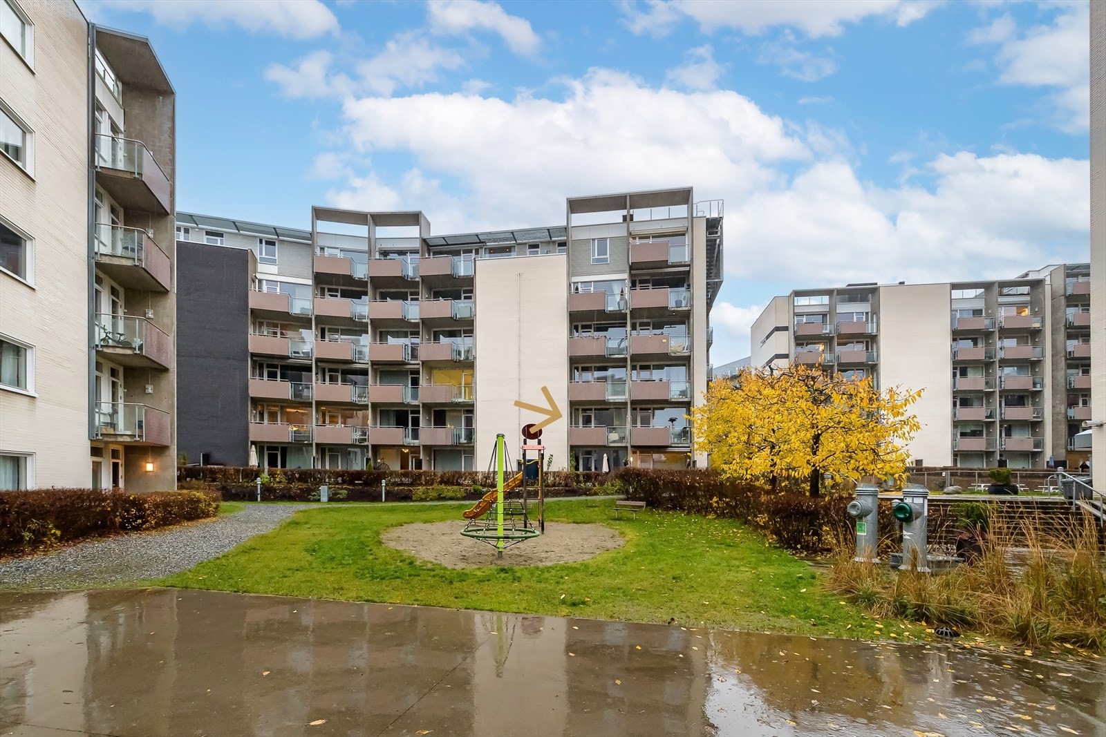 Leiligheten ligger i byggets 2. etasje! Galleribilde