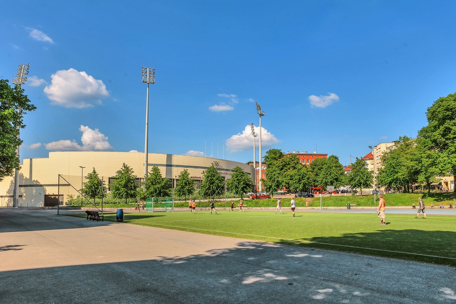 Boligen ligger rett ved Bislett. Her finner du Bislet stadion, fotballbane, restauranter, kaféer, vinmonopol m.m. På Bislett er det godt utvalg av kollektiv transport i form av buss og trikk Galleribilde
