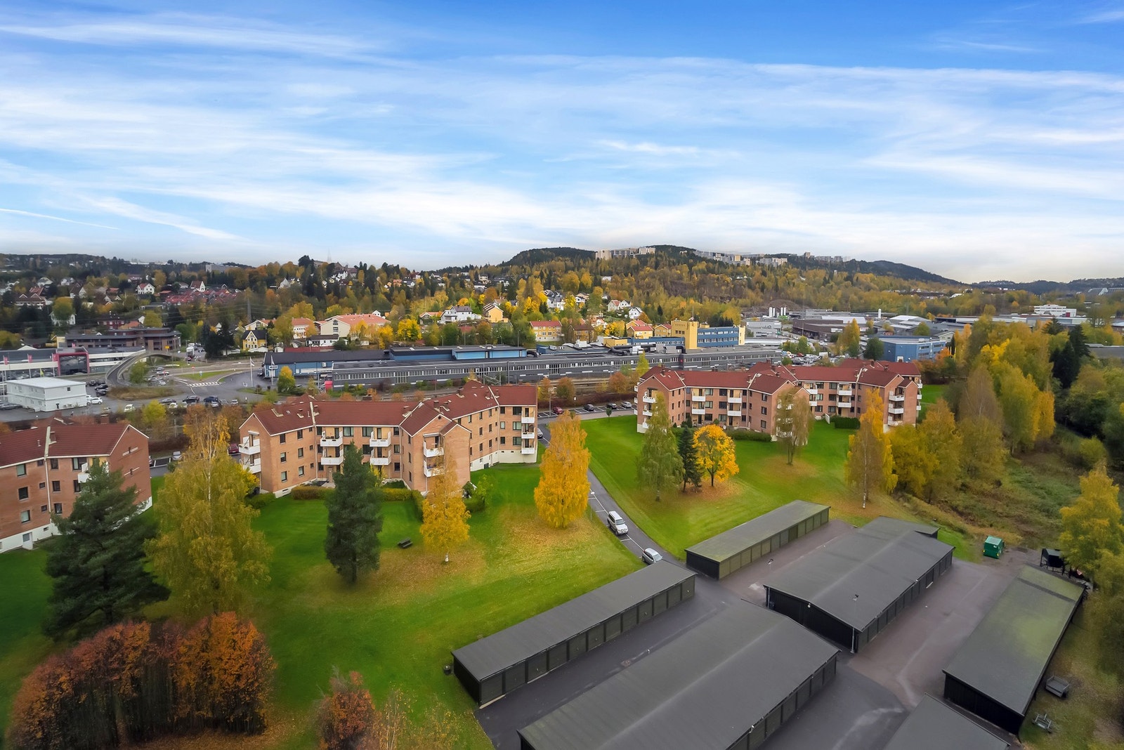 Velkommen til Stjerneblokkveien! Mulighet for garasje som ligger nederst til høyre på bildet her Galleribilde