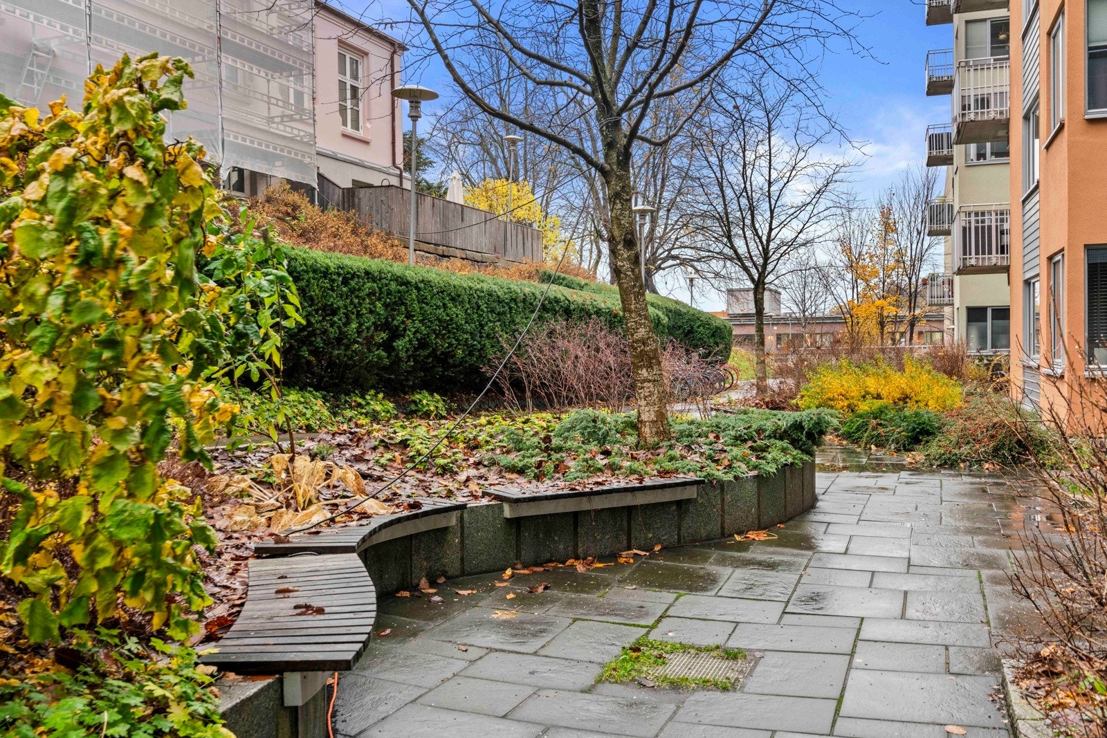 Tomten har en total størrelse på cirka 1527,4 m². Galleribilde