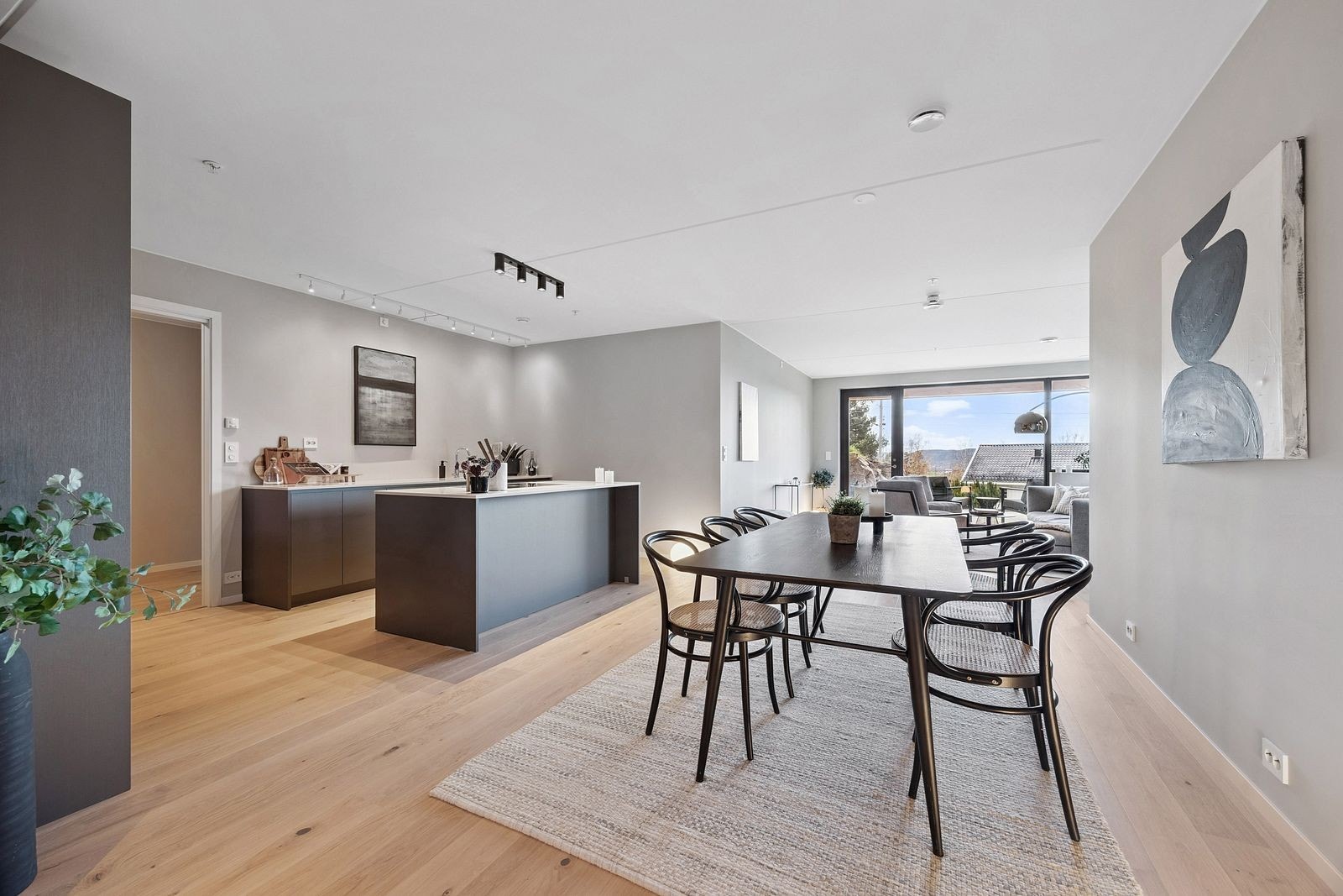 Sett billedbeskrivelse Galleribilde