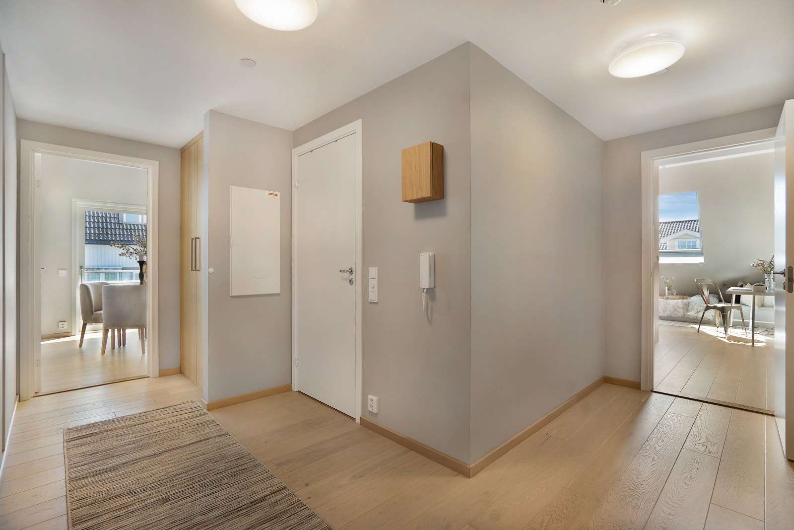 Entrè/hall med garderobeskap Galleribilde