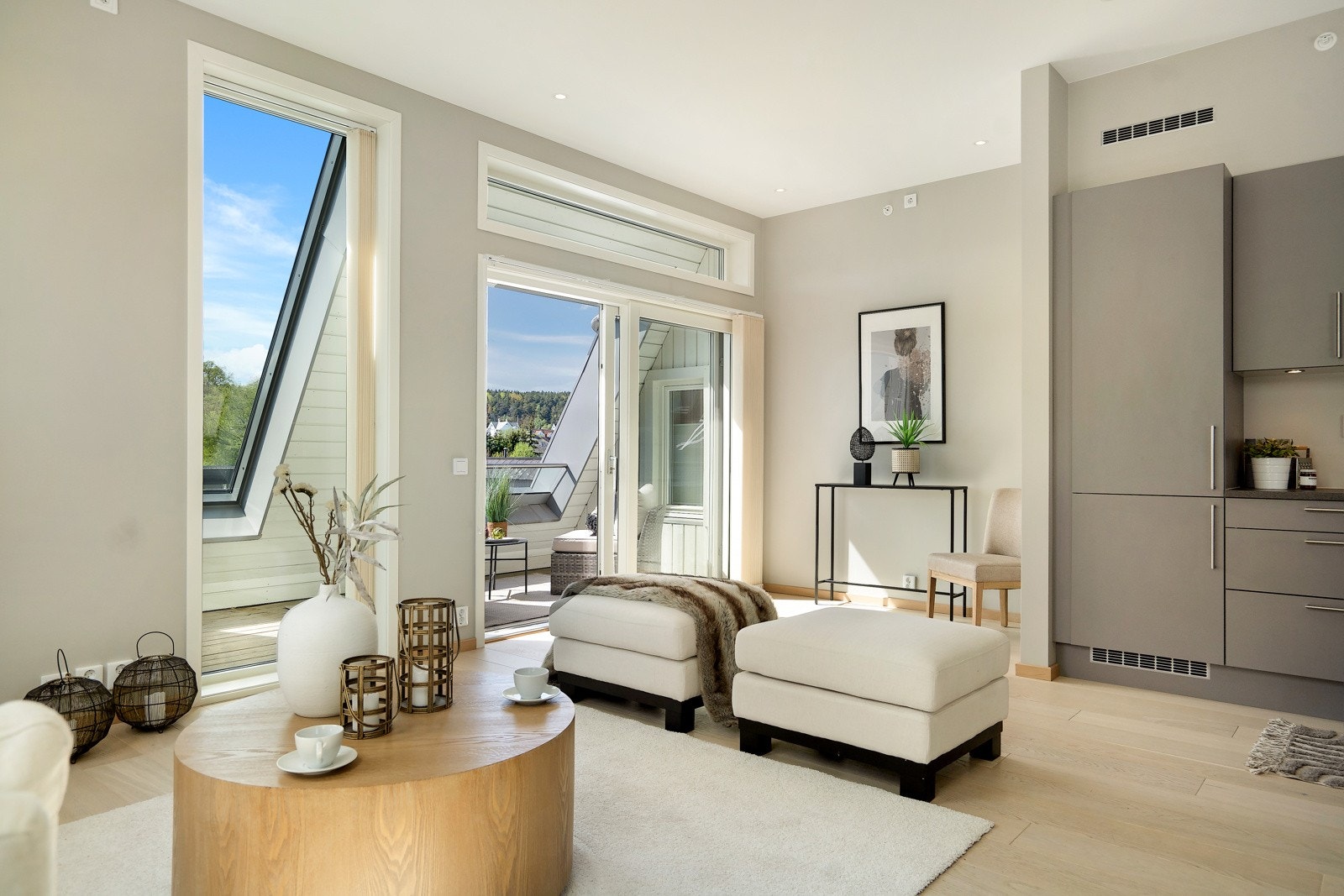 Fra stuen er det også utgang til balkong Galleribilde