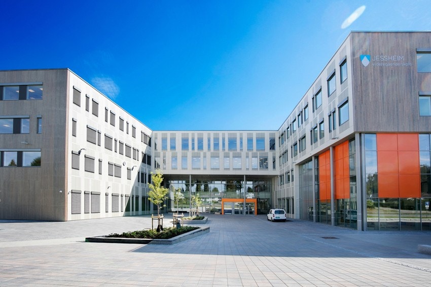 Jessheim VGS ligger i gangavstand fra boligen. Galleribilde