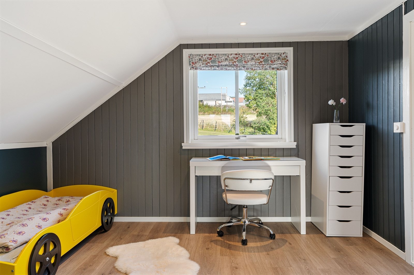 I trappegangen utenfor soverommene er det plass til et skrivebord eller ekstra garderobeløsning Galleribilde