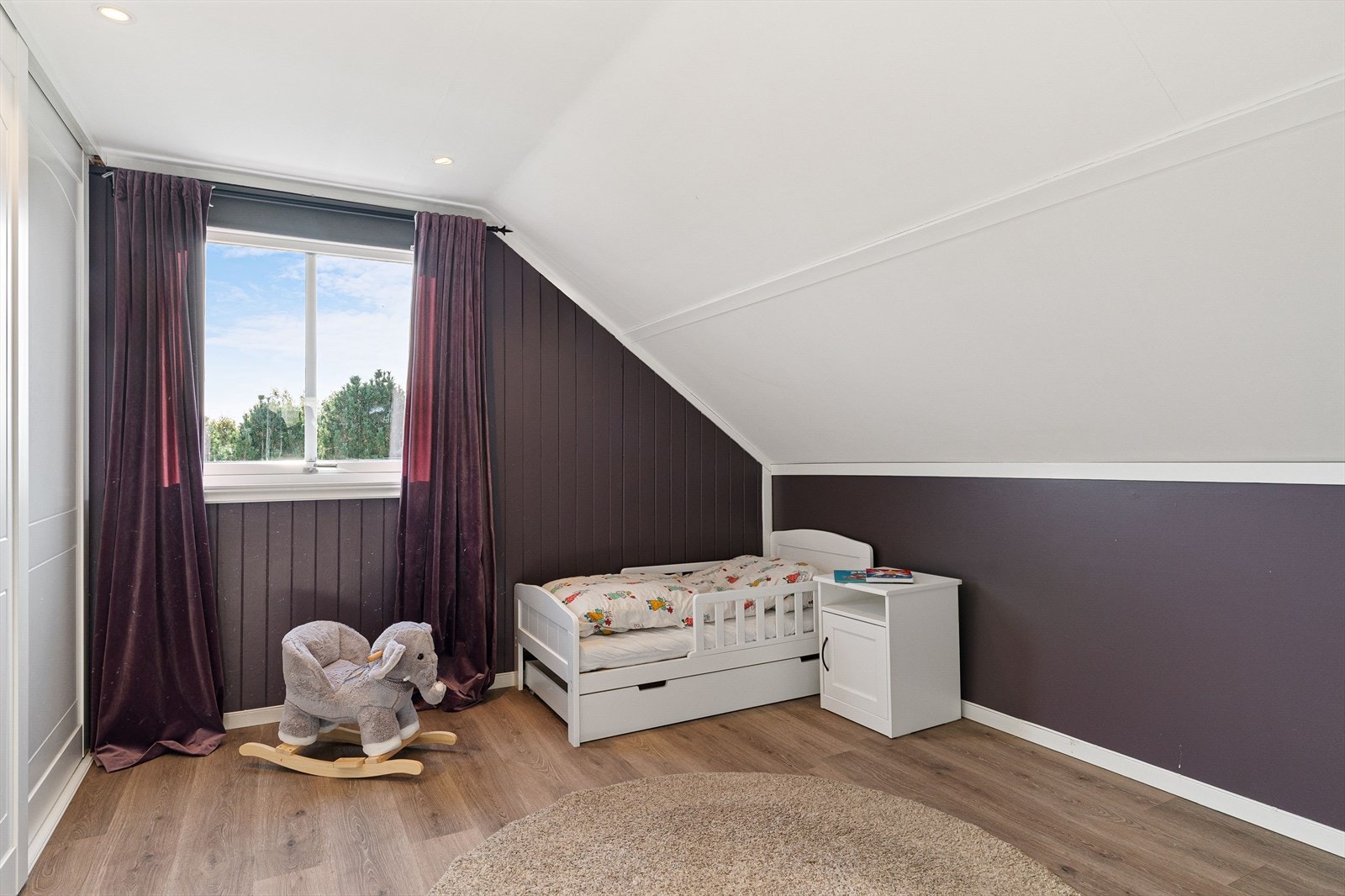 Størrelsen på rommene gjør møbleringen fleksibel, og rommene kan tilpasses familiens behov. Galleribilde