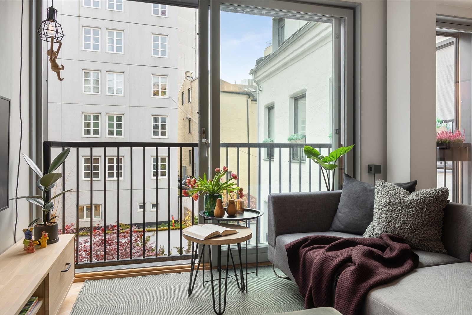 Leiligheten har 4 franske balkonger. Alle vendt mot rolig bakgård. Galleribilde