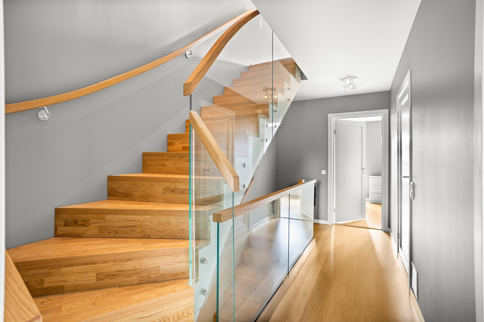 Trapp opp til loftsetasjen. Galleribilde