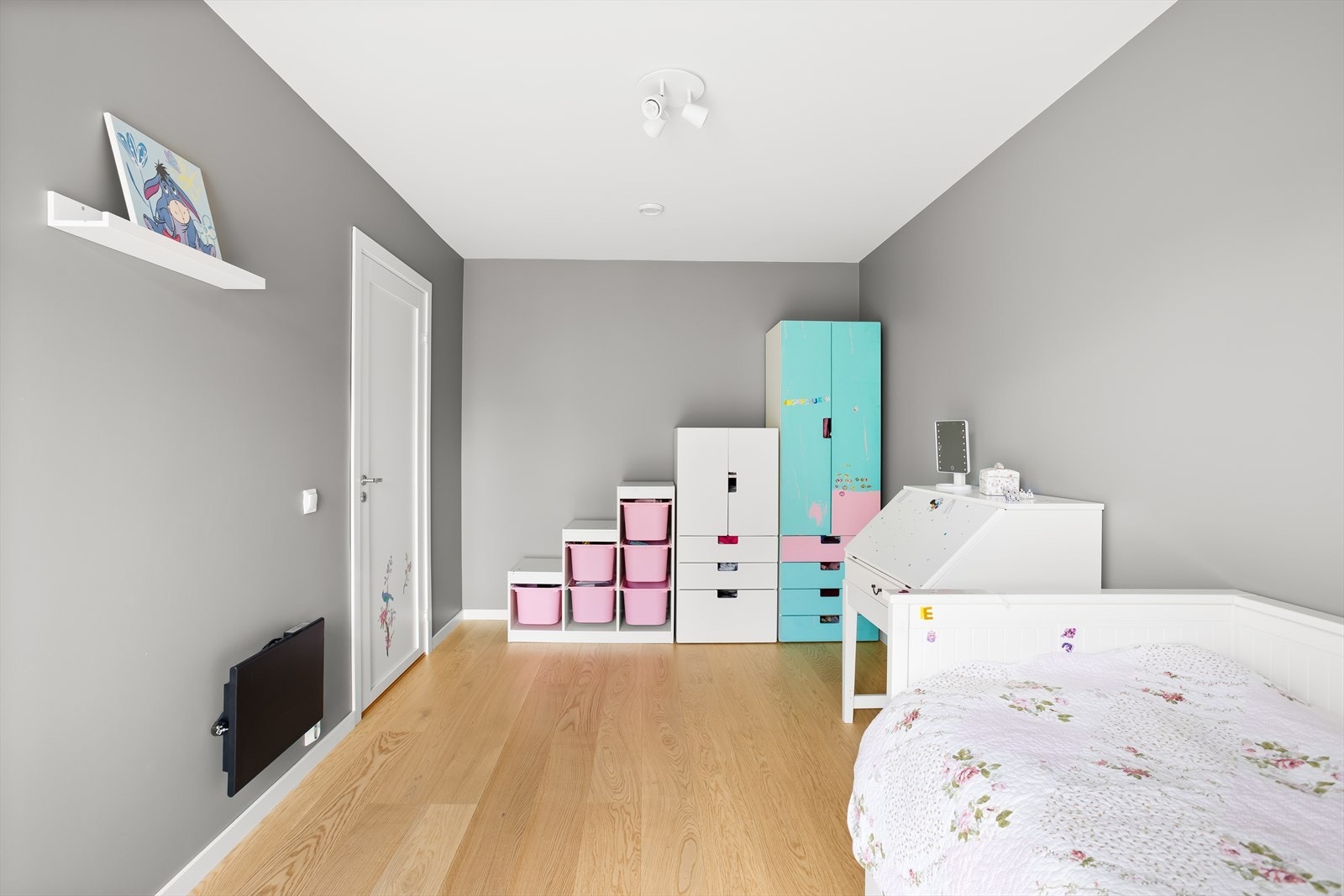 Soverom 2 blir i dag brukt som barnerom, men egner seg også godt som gjesterom eller kontor. Galleribilde