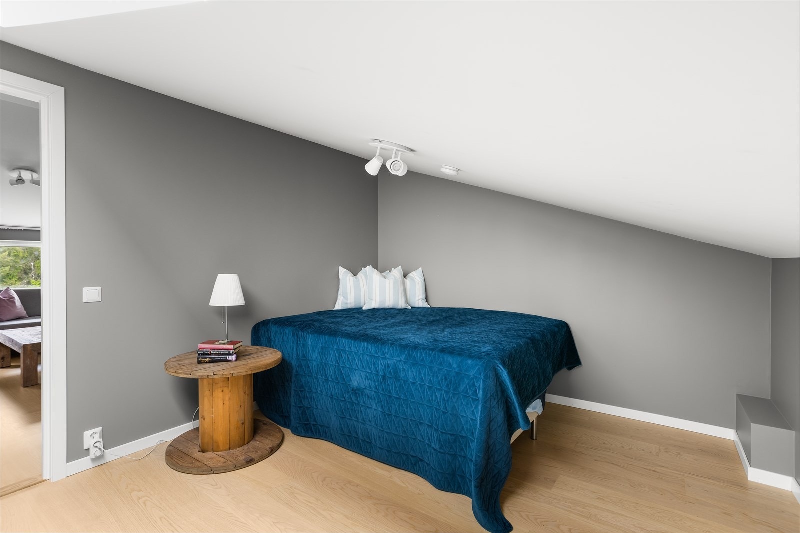 Del av loftetasjen har blitt omgjort og innredet til et soverom (ikke godkjent). Galleribilde