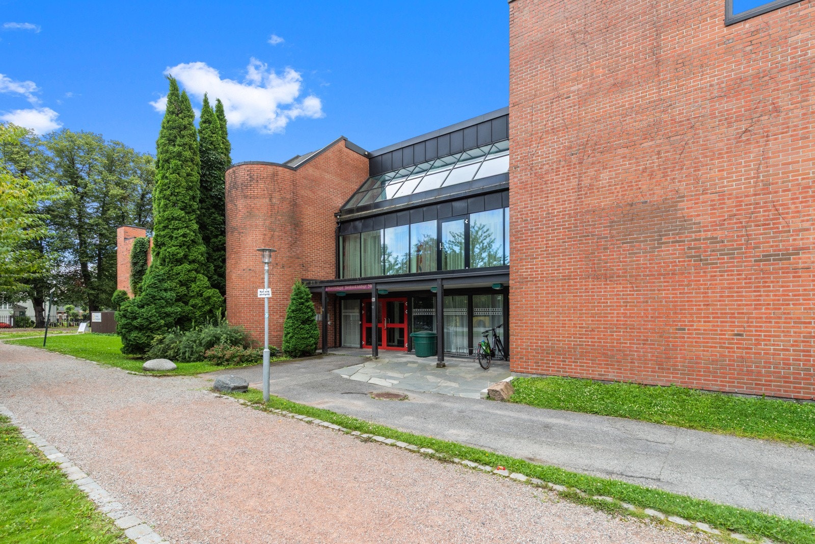 Inngangsparti. Galleribilde