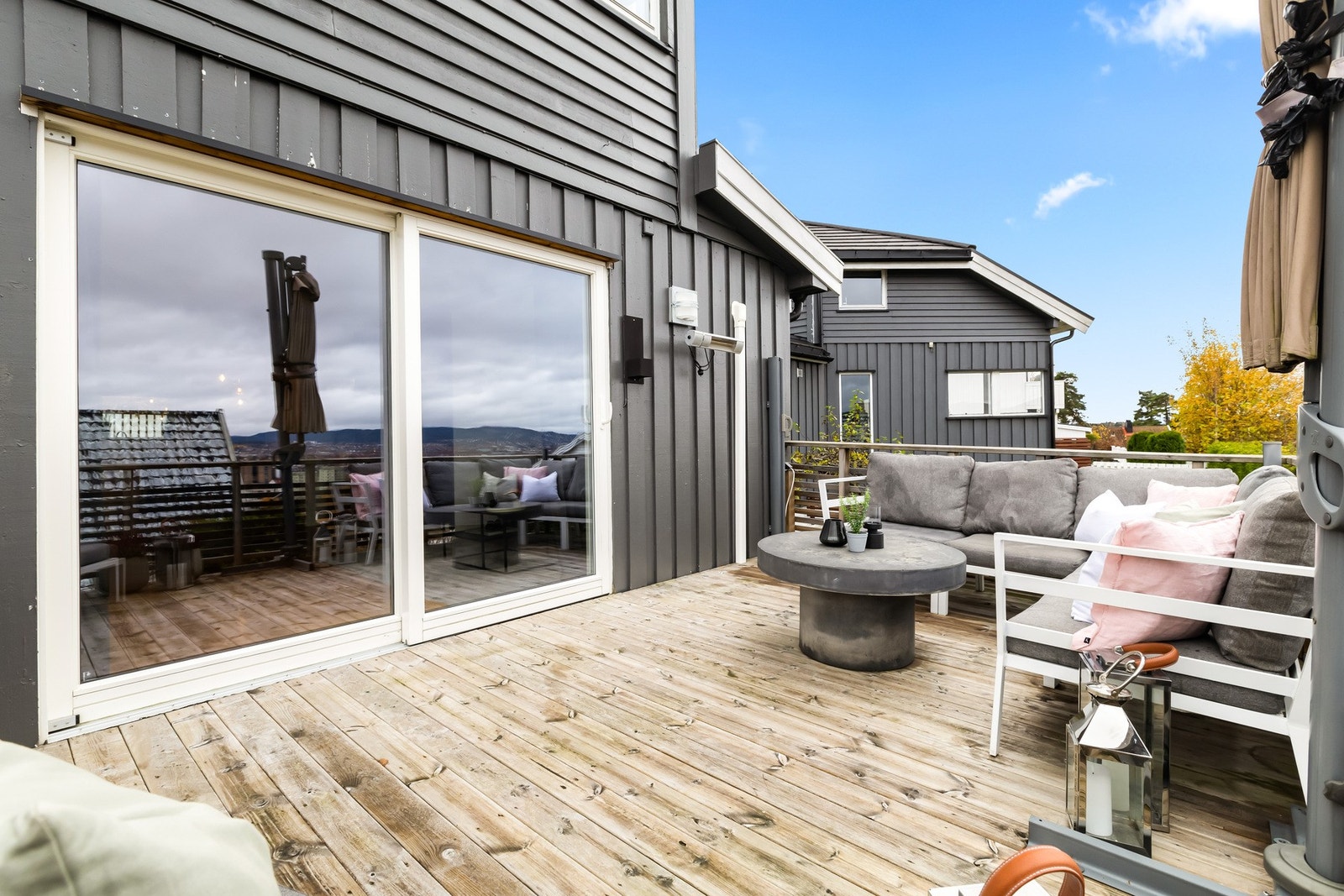 Terrassen er en flott forlengelse av stuen Galleribilde