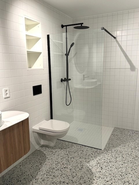 Badet er helt nytt som resten av leiligheten. Galleribilde