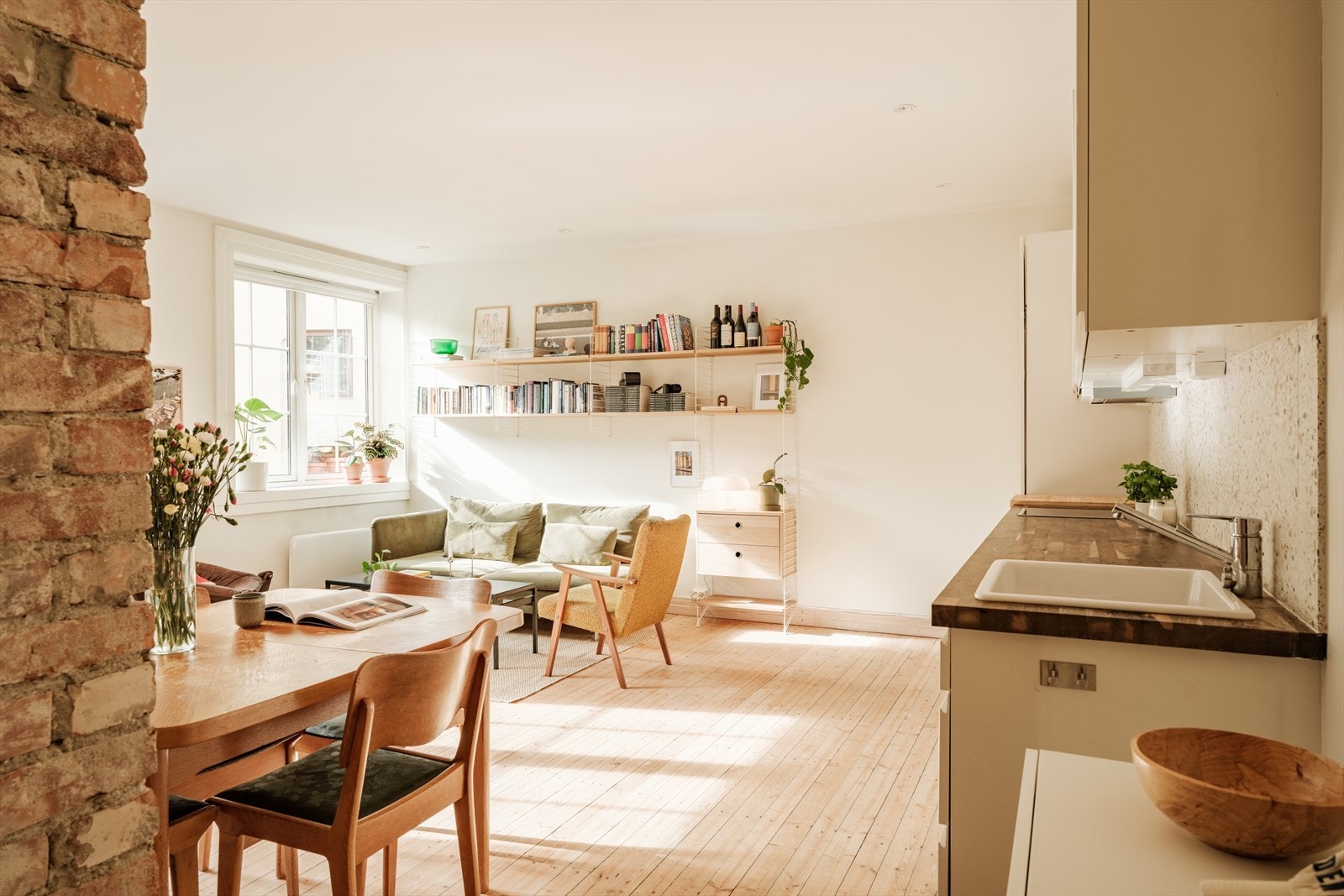 Videre har leiligheten en romslig gang, soverom, dusjrom og separat toalett. Galleribilde
