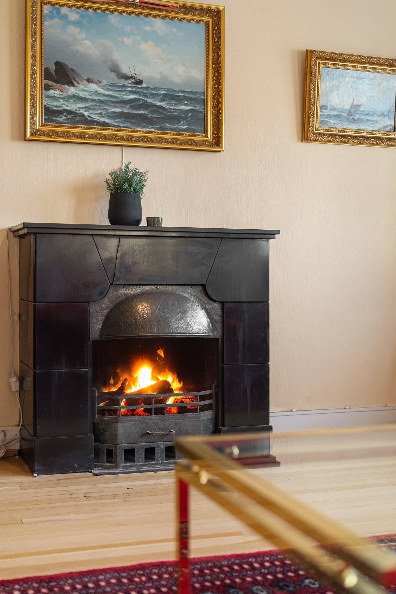 Koselig peis som varmer godt på kalde dager Galleribilde