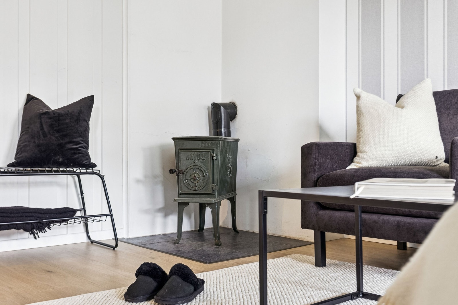 Leiligheten byr på et ilsted som er perfekt til kaldere dager Galleribilde