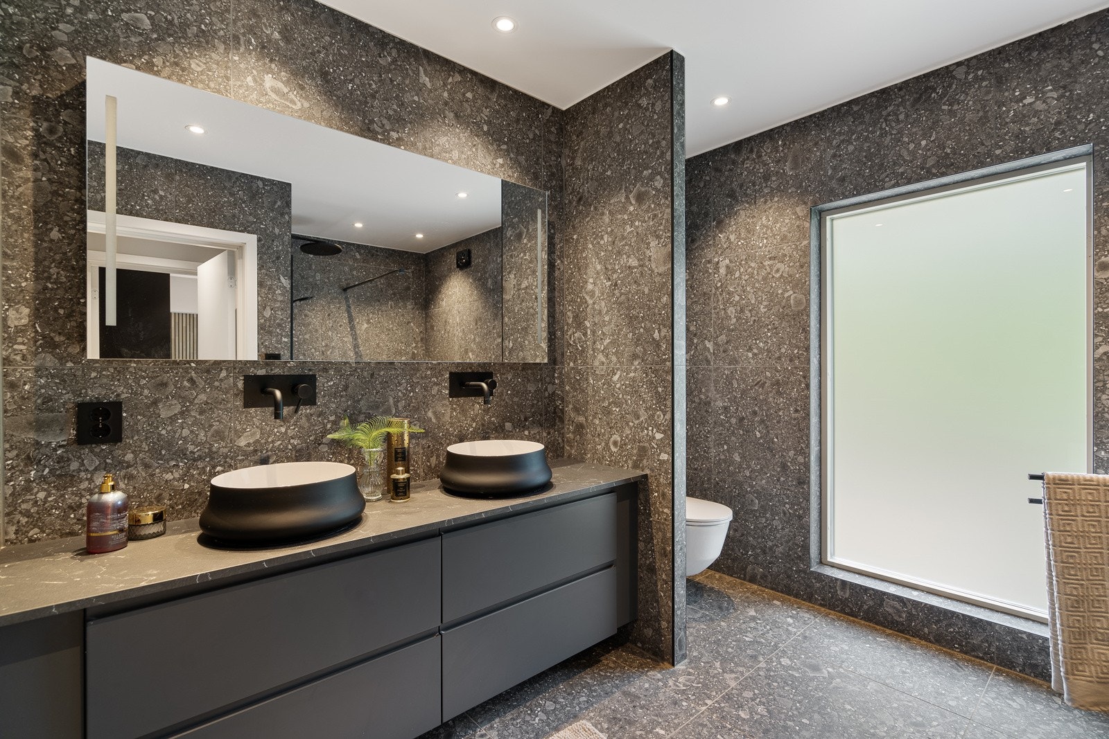 Herlig, privat bad i forbindelse med masteravdelingen Galleribilde