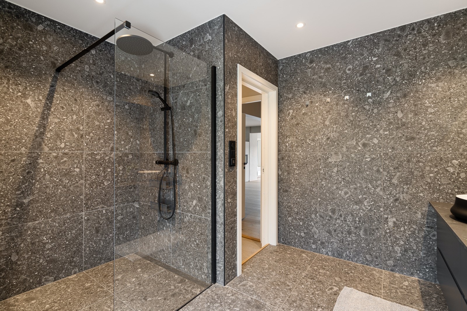 God, romslig dusj Galleribilde