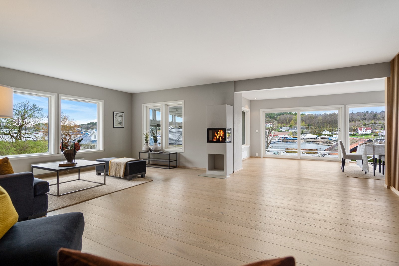 Stor og fin stue med gode møbleringsmuligheter Galleribilde