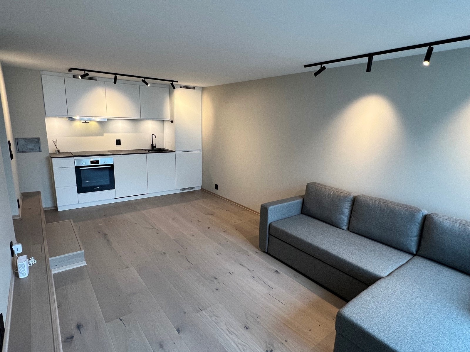 Stue/kjøkkendelen i hybelen Galleribilde