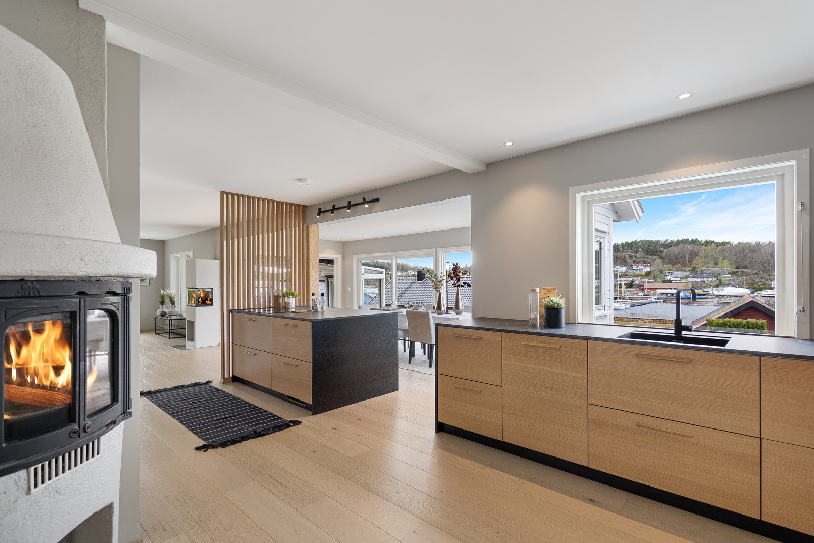 Kjøkkenet fremstår som selve hjertet i huset Galleribilde