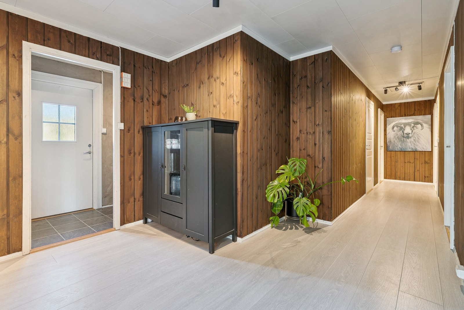 Fra gangen er det tilgang til boligens ulike rom. Galleribilde