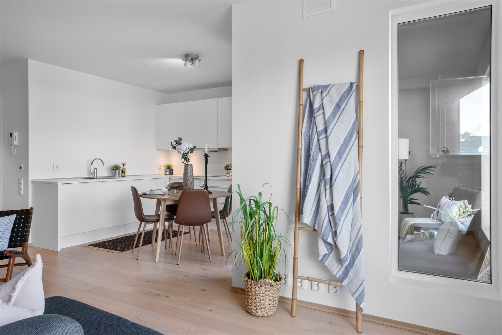 Det er vannbåren gulvvarme i entre/gang, stue og kjøkken. På baderommet er det elektrisk gulvvarme. Galleribilde