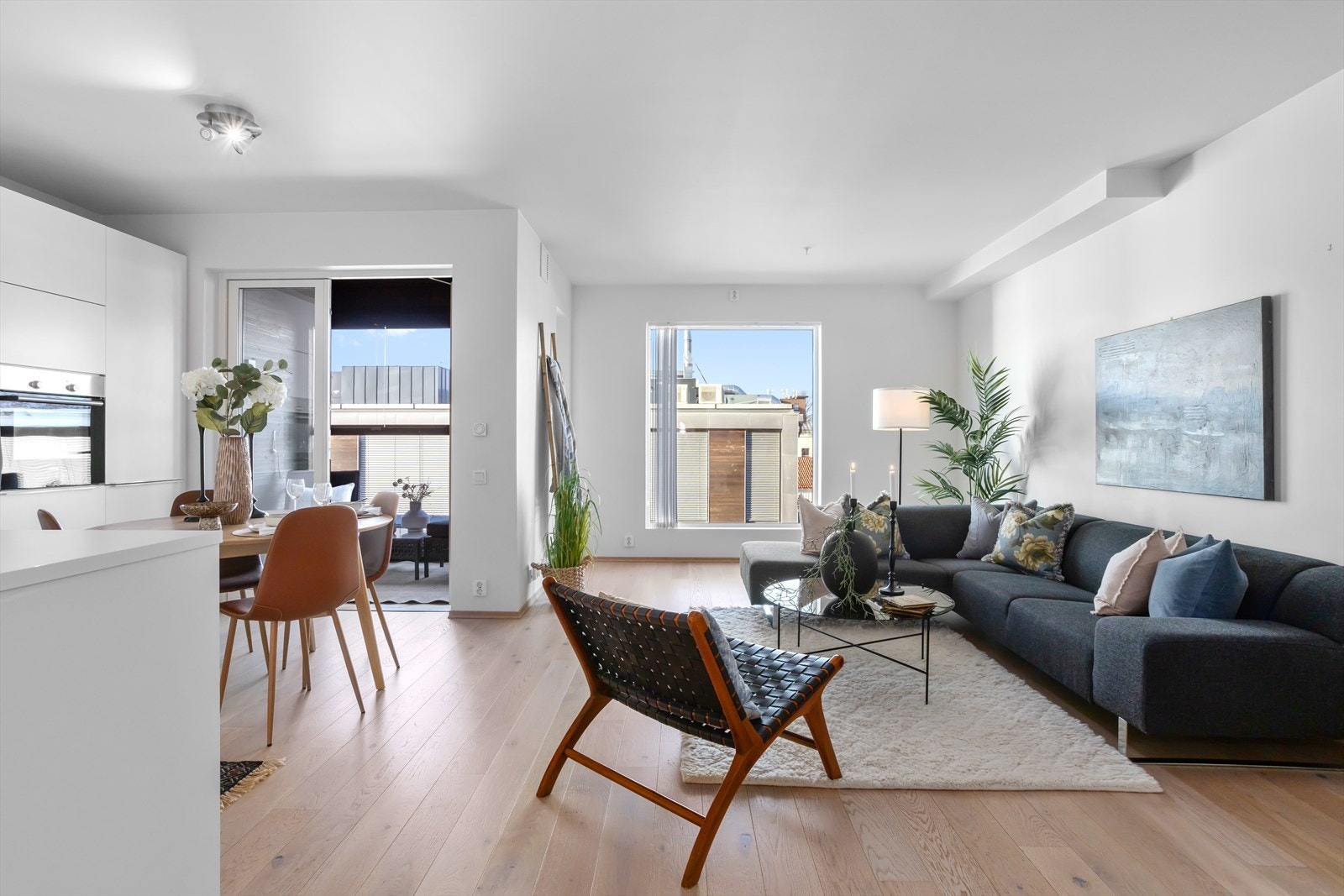 Rådhusgaten 1 er perfekt plassert i leiligheteskomplekset Foyntaket - en flott byleilighet med to uteplasser i byggets 4. etasje. Her ligger alt til rette for det enkle og urbane liv for alle aldersgrupper. Galleribilde