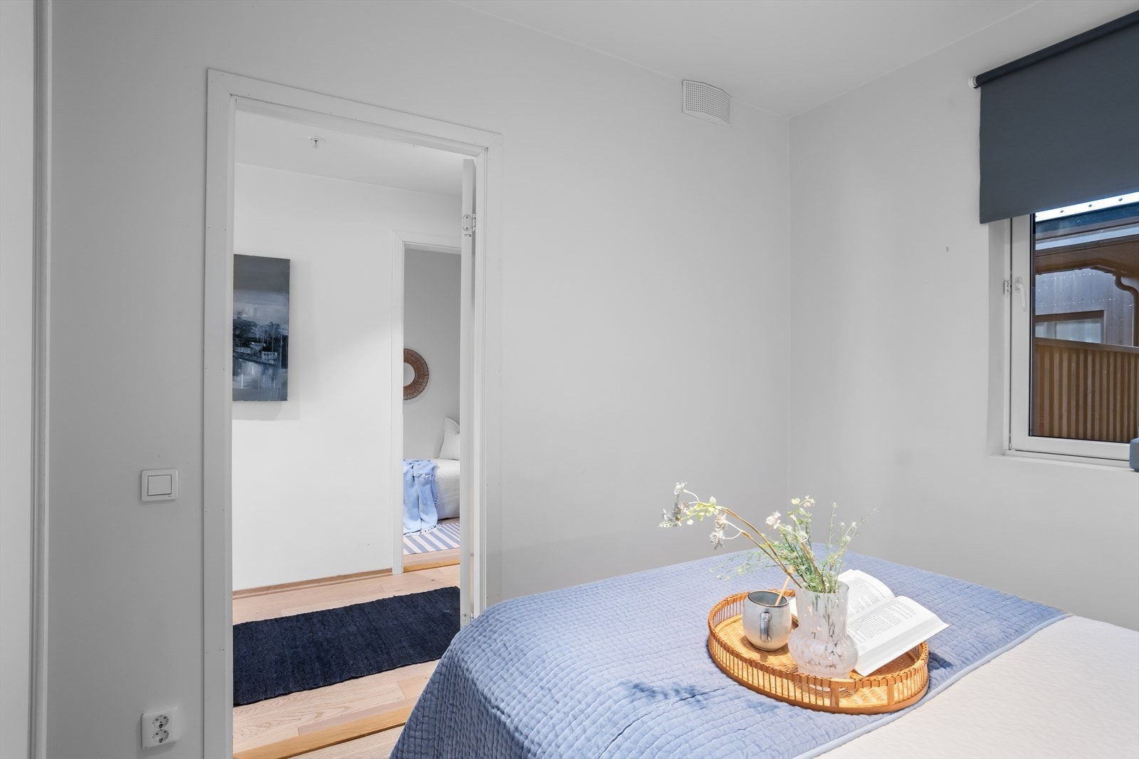 Begge soverom har inngang fra entrè/gang. Galleribilde