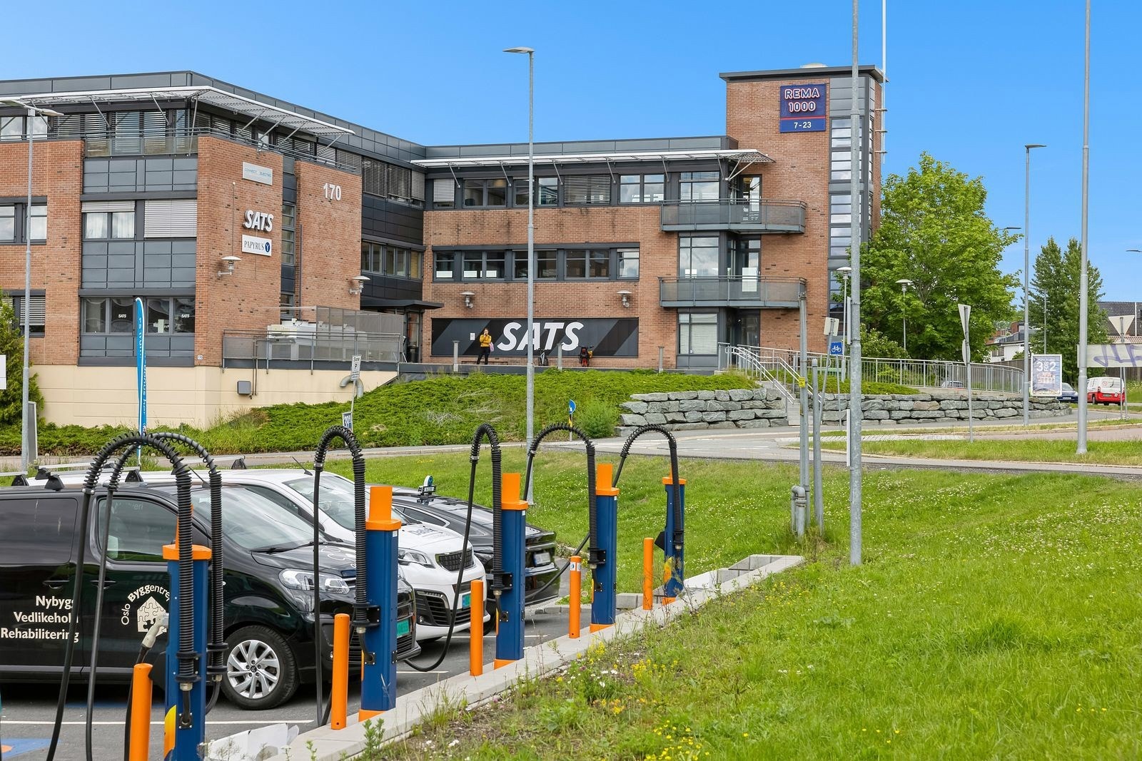 I nærområdet finner du både Sats Kiwi og Rema 1000, slik at både trening og daglige innkjøp er lett tilgjengelig. Galleribilde