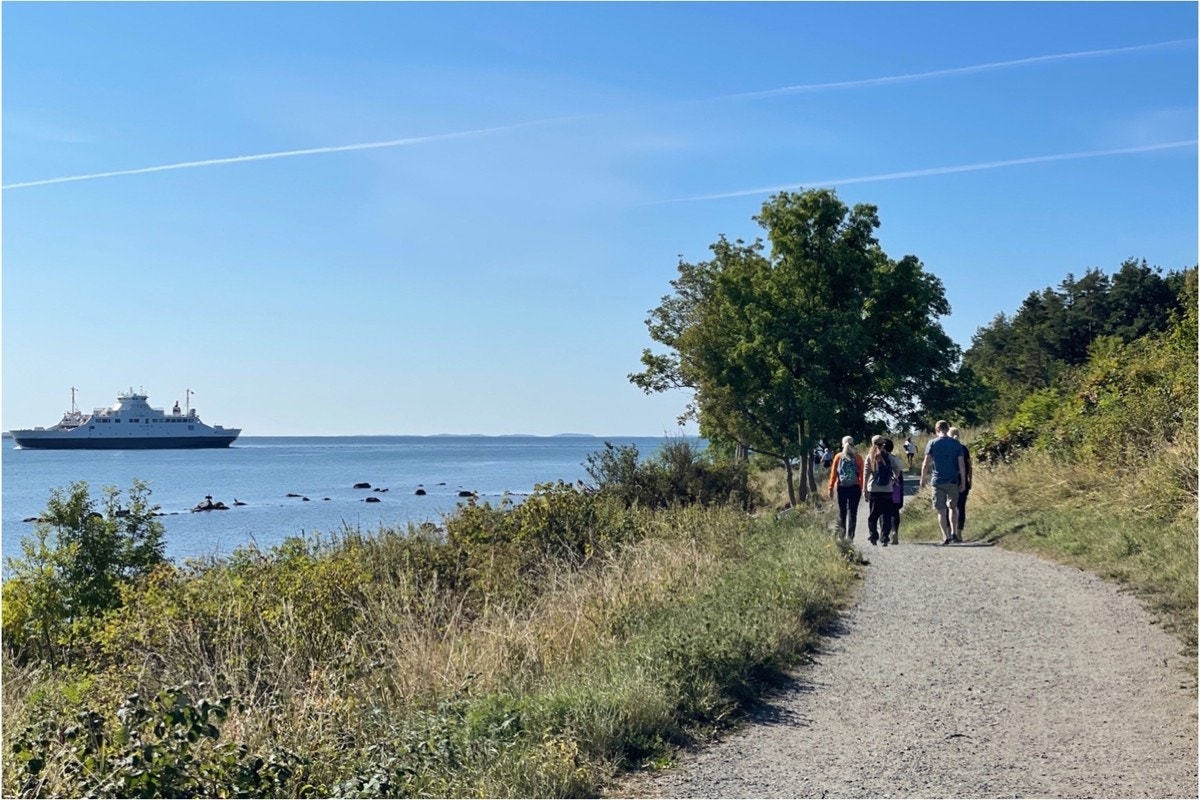 Nærhet til vannet og mange flotte turmuligheter. Galleribilde