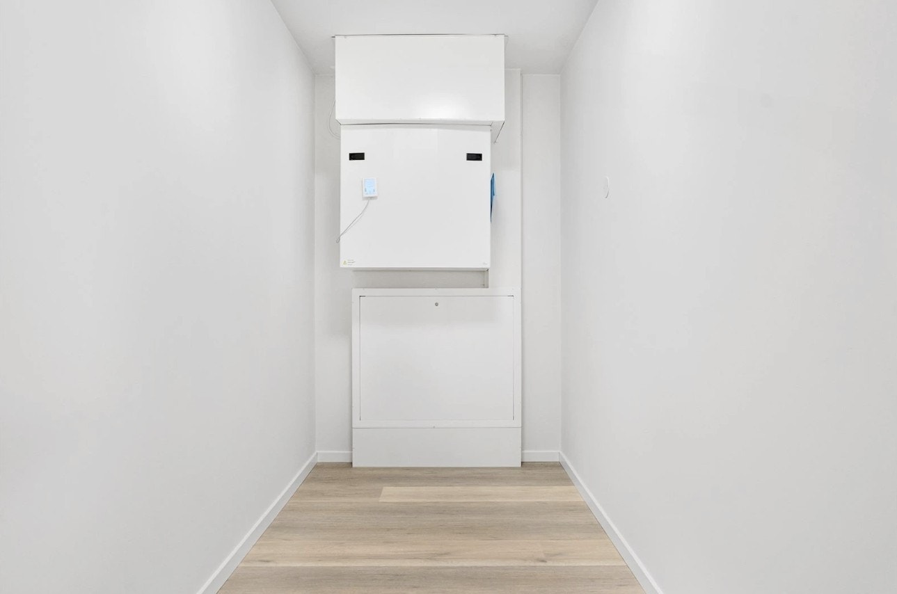 Stor bod i leilighet i tillegg til 5kvm bod i kjeller. Galleribilde