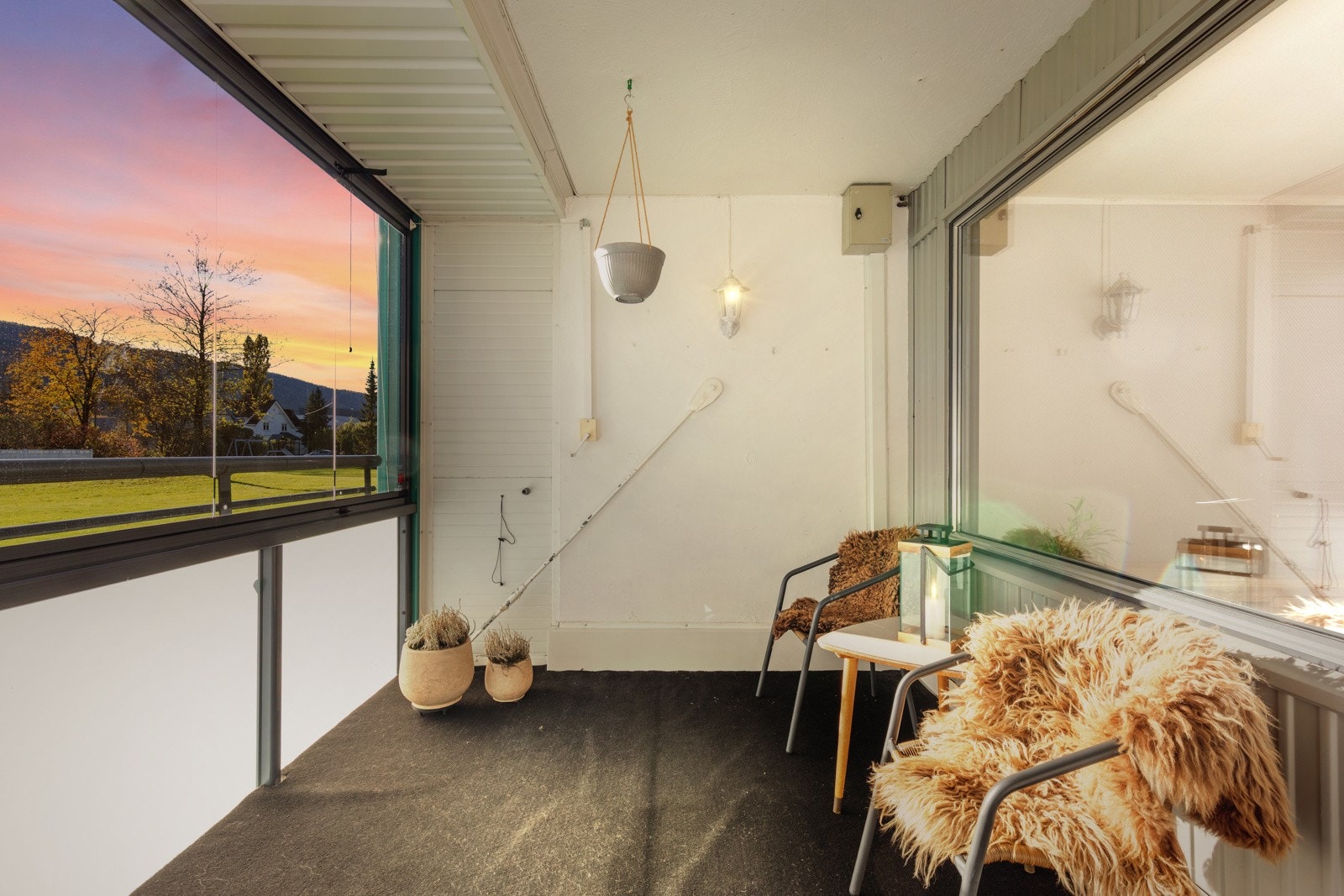 Stor inglasset balkong på 13 kvm. Galleribilde