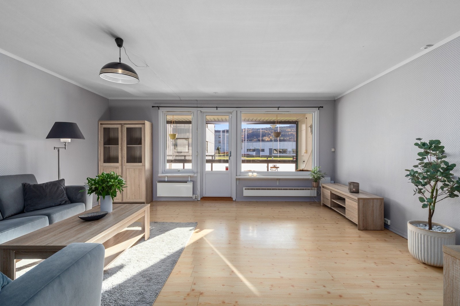 Fra stuen har du utgang til en stor innglasset balkong. Galleribilde