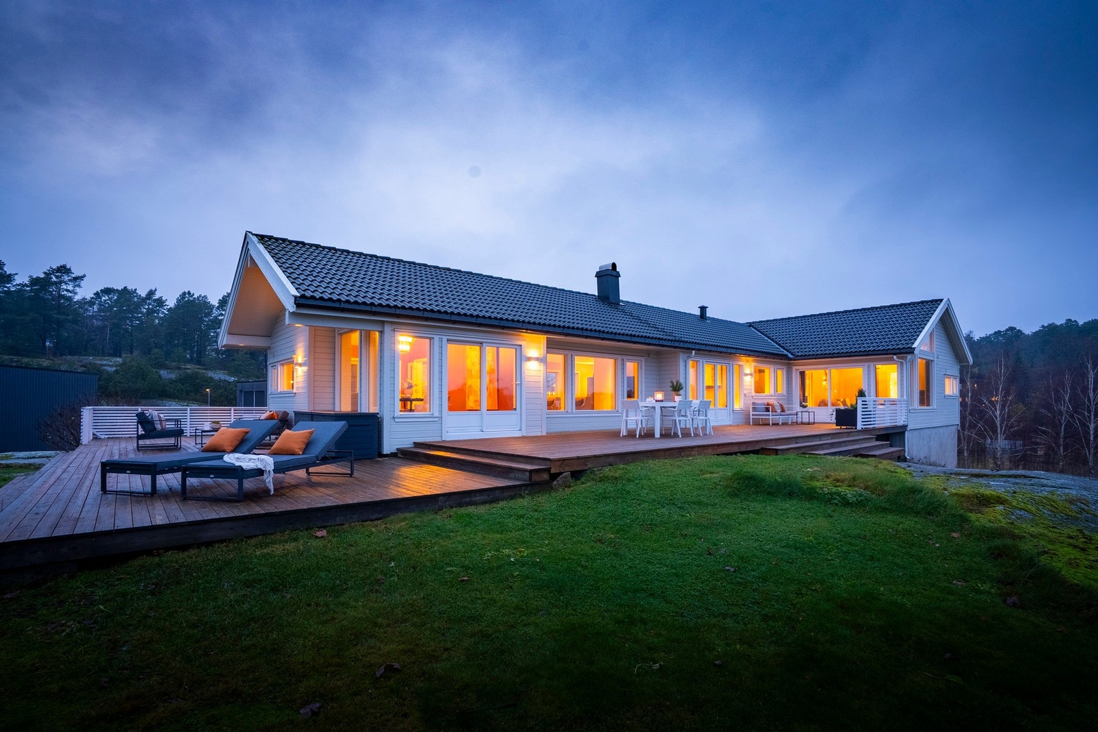 Flott fasade med mange vinduer Galleribilde