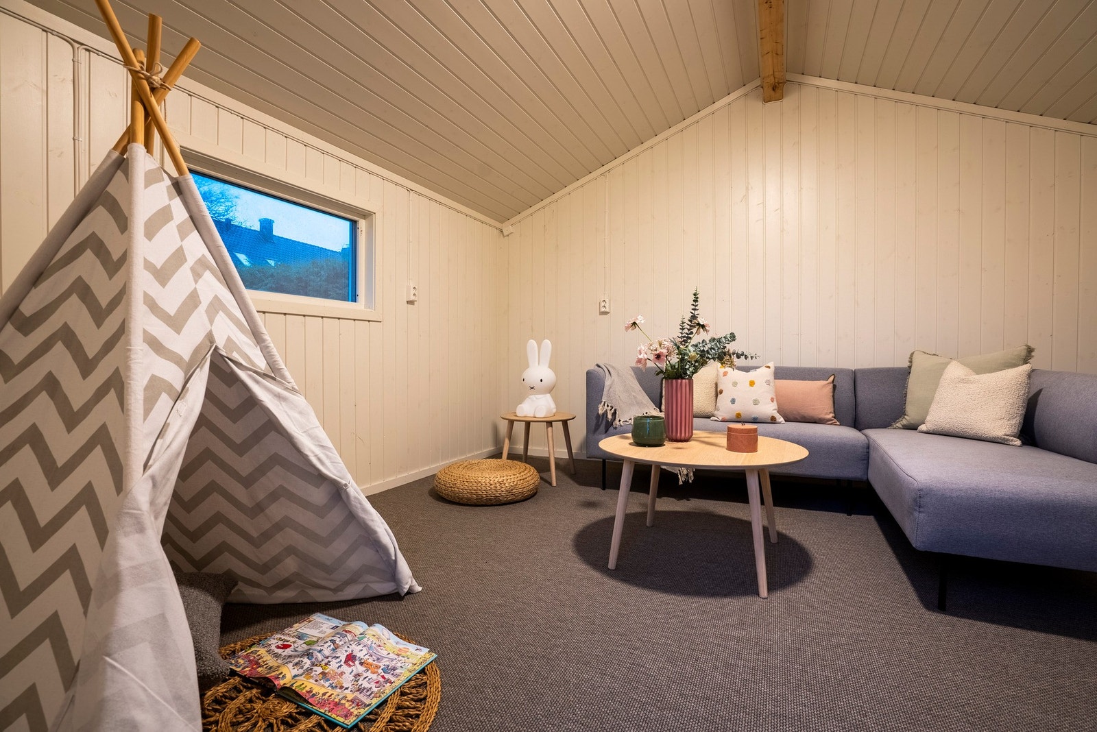 Lekestue, med bod i bakkant Galleribilde