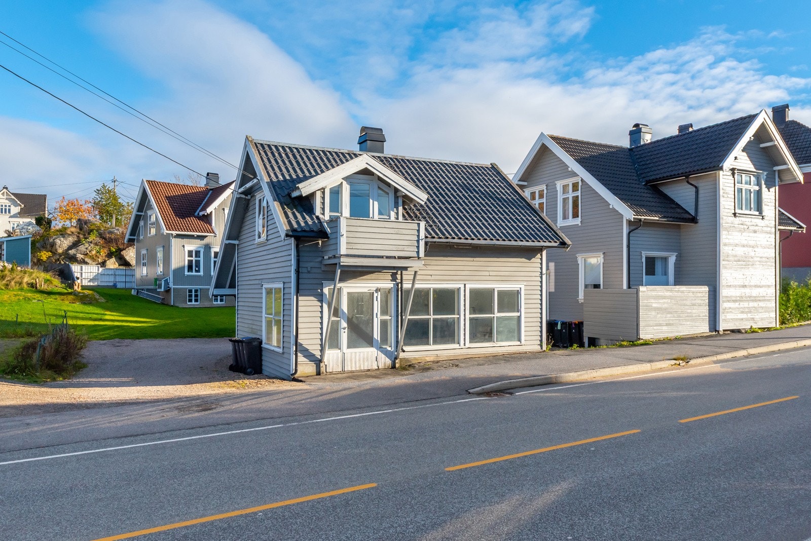 I front mot gaten er det også en dør direkte inn til næringslokalet. Galleribilde