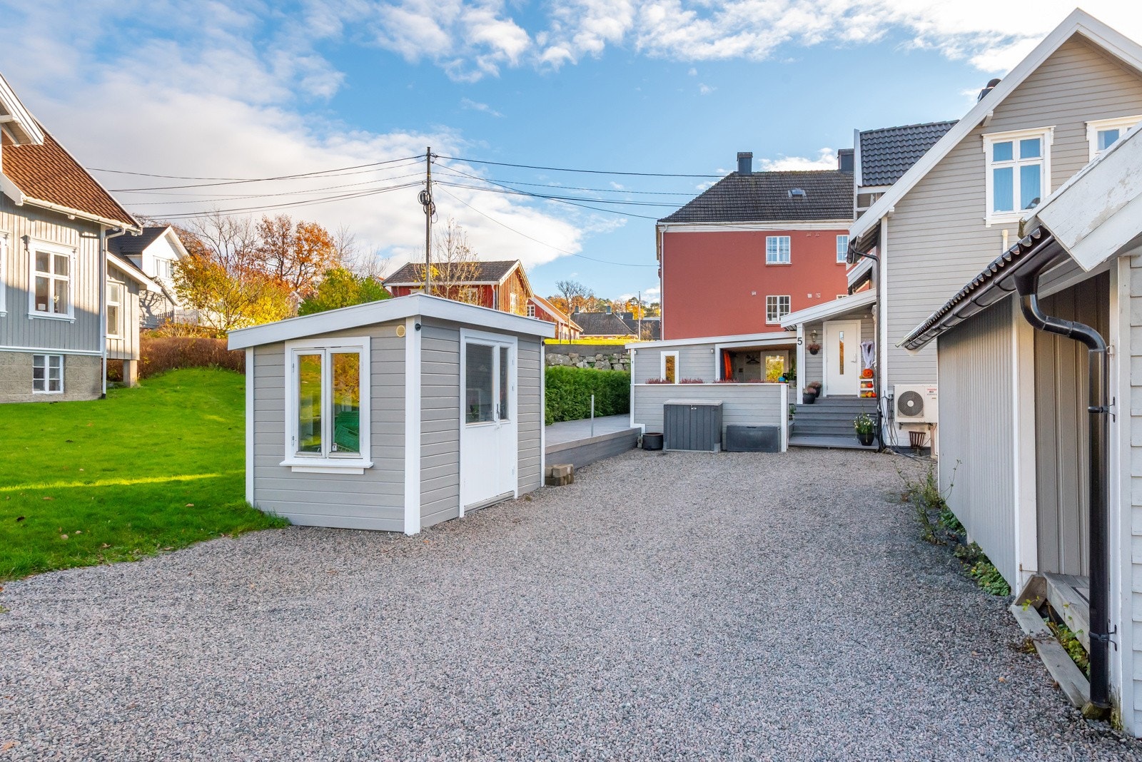 Man kan ikke "sperre" innkjørsel til nabohuset. Galleribilde